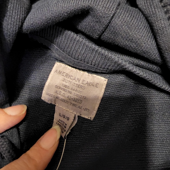 NWT 100% Cotton American Eagle Outfitters Dark Blue Hooded Sweater - Picture 2 of 3